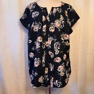 Croft & Barrow Top Plus Size 1X Black Floral Cap Sleeve Pintucked Career Tunic